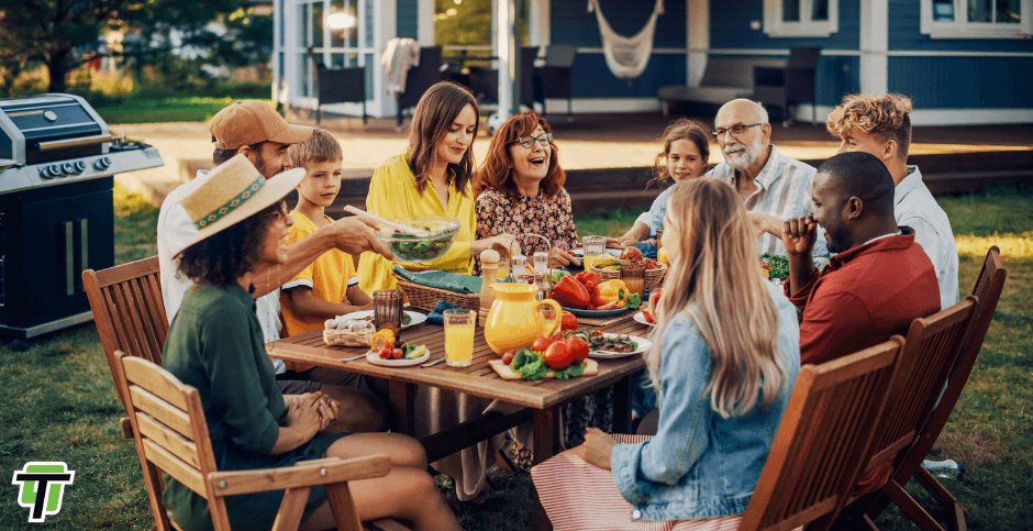 DIY: HOST A SUSTAINABLE OUTDOOR GATHERING THIS SUMMER